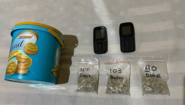 239 Pil Setan “Dicokko” dalam Kaleng Biskuit, 8 Pria di Enrekang Dicokok