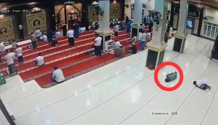 Dosen Unhas Meninggal Saat Tahiyat Akhir Shalat Subuh di Masjid