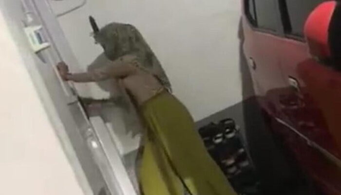 Mama Muda di Makassar Labrak Selingkuhan Suami Diusir dari Rumah