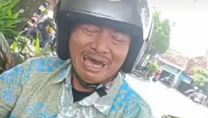Viral, Ayah Nangis Usai Dibentak Anak Durjana di Acara Wisuda