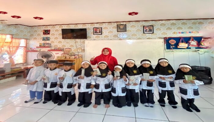 Antusias Orang Tua Dampingi Anak MPLS Di SD Negeri Borong