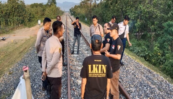 Lahan Milik Warga ‘Dipereteli’ Jalur Rel Kereta Api Ditutup
