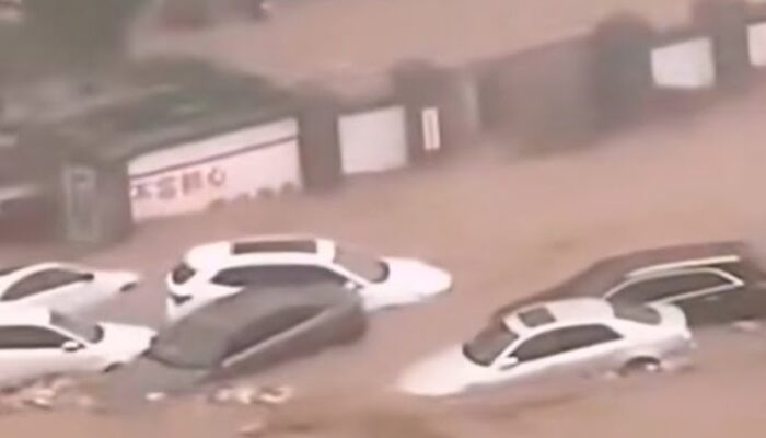 China Diluluhlantakkan Topan Doksuri dan Banjir Dahsyat