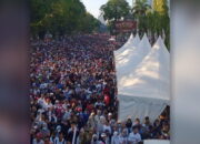 Massa Gerak Jalan Gembira Anies-Cak Imin Menyemut di Makassar