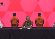 SYL Kenakan Rompi Oranye dengan Tangan Diborgol