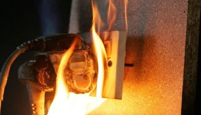 SMPN 8 Terbakar Akibat Korsleting Listrik, Danny Minta PLN Bertanggung Jawab