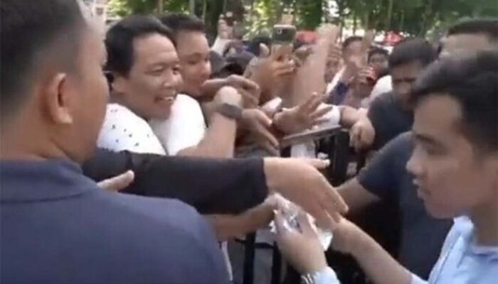 Bawaslu Buka Suara Soal Gibran yang Terciduk Bagi-bagi Amplop di Makassar