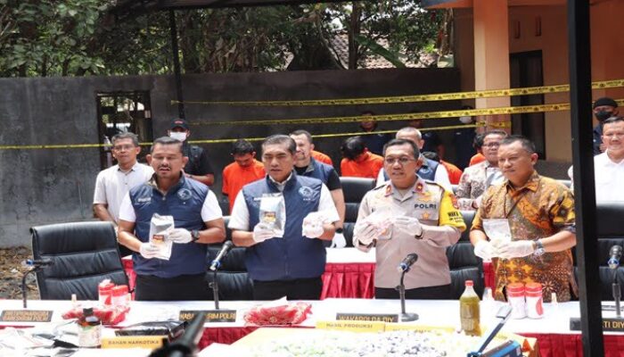 Polisi Bongkar Peredaran Gelap Narkoba Modus Keripik Pisang