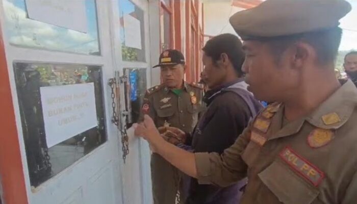 Gaji Tak Dibayar, 178 Honorer Satpol PP dan Damkar Segel Kantor BPKD