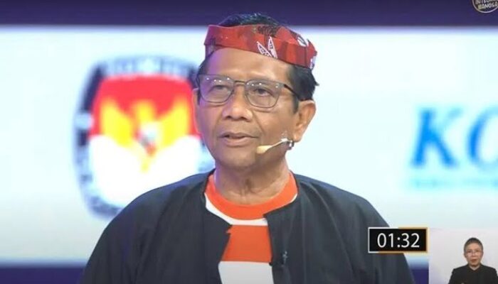 Mahfud Sindir Gibran Tinggalkan Podium Debat Cawapres