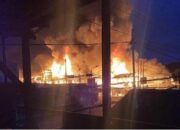 Ricuh Massa Pengantar Jenazah Lukas Enembe, Sejumlah Ruko Dibakar