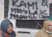 Tak Terima Lurah Diganti, Warga Luwu Segel Kantor Lurah Bulo