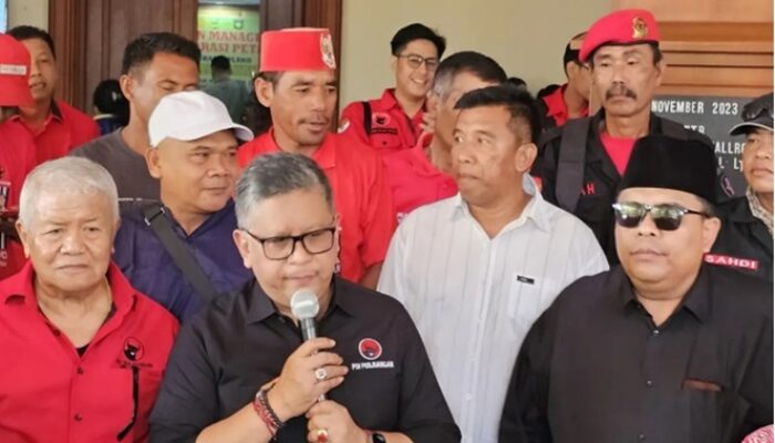 Hasto Minta Jokowi Segera Sadar untuk Bersikap Netral