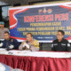 Polisi saat melakukan konferensi pers terkait pengungkapan kasus pembunuhan satu keluarga di PPU