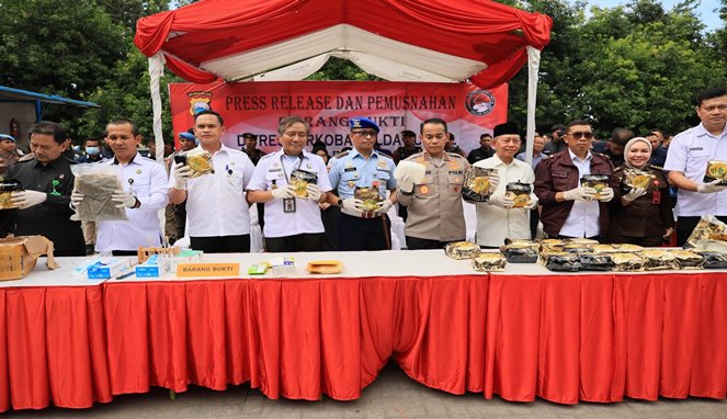 Polda Sulsel Musnahkan 30,9 Kg Sabu, 6,8 Kg Ganja,83 Butir Ekstasi
