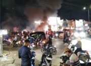 Aksi Mahasiswa di Perempatan Kampus UHO Kendari Sebabkan Kemacetan