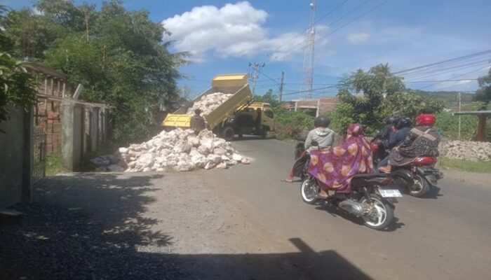 Material Proyek Drainase di Lekopancing Resahkan Warga