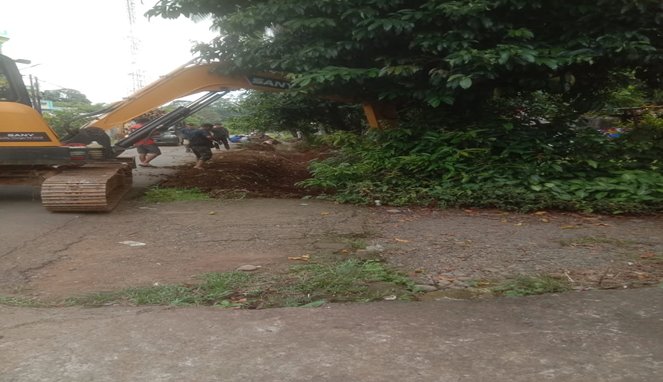 Proyek Drainase di Lekopaccing Tanpa Papan Nama