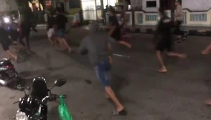 Brimob Vs Polantas di Tual Saling Serang, Warga Terjebak