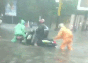 Makassar Lumpuh! Banjir Rendam Jalan Utama dan Pemukiman Warga