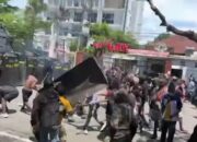Demo Damai Berubah Anarkis, Mahasiswa Papua dan Polisi Bentrok di Makassar