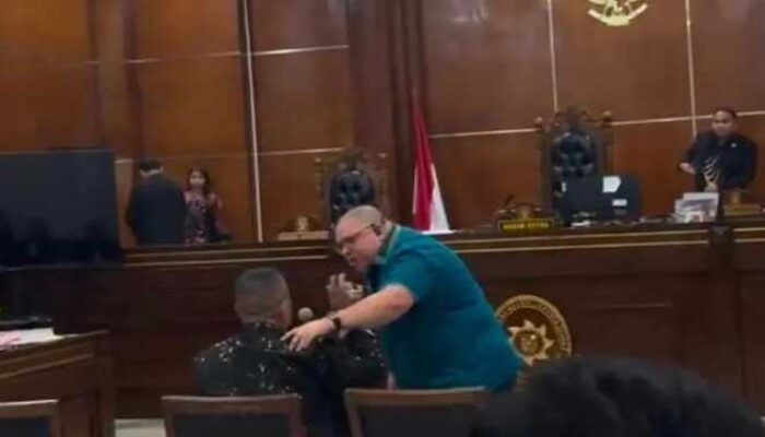 Tamat! Razman Arif Nasution Resmi Dilarang Berpraktik Sebagai Advokat