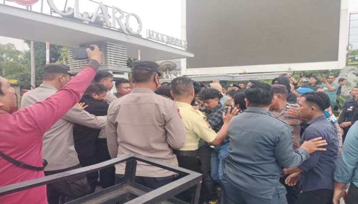 Dari Aksi ke Emosi, Mahasiswa dan Keamanan Claro Nyaris Bentrok