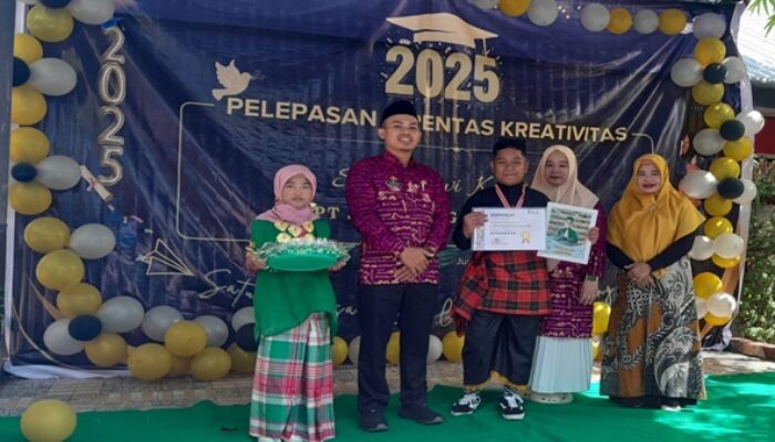Pentas Seni hingga Pesan Haru Guru, SDN Borong Makassar Rayakan Kelulusan 64 Siswa