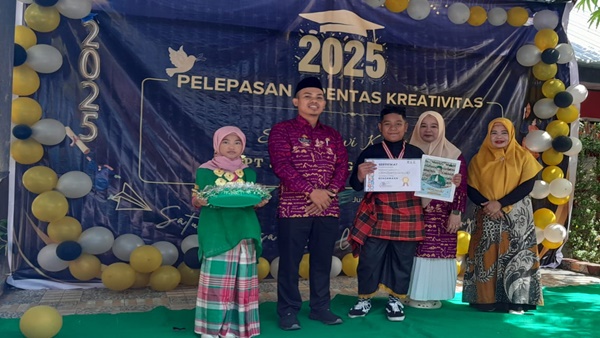 Pentas Seni hingga Pesan Haru Guru, SDN Borong Makassar Rayakan Kelulusan 64 Siswa