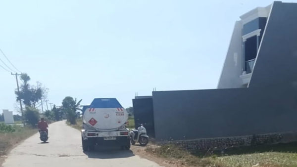 Solar Rakyat Disikat! Gudang 'Ilegal' di Takalar Tertutup Rapat, Siapa Bekingnya?