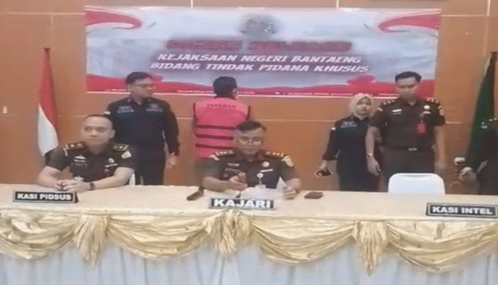 Dana Desa Dihisap, Warga Protes, Camat Ditangkap