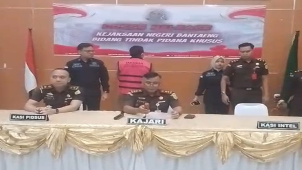 Dana Desa Dihisap, Warga Protes, Camat Ditangkap