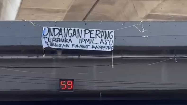 Heboh! Spanduk “IPMIL ASU Ajak Perang Terbuka” Terbentang di Fly Over
