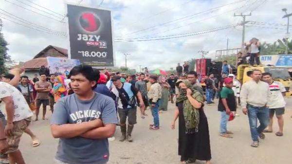 Warga Konawe Murka! Jalur Nasional Diblokade, Pemerintah Dinilai Tak Punya Hati!