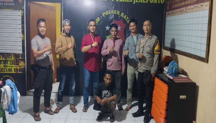 Sadis! Mobil Dibacok, Anak Jadi Saksi Teror Parang di Depan Mata