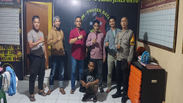 Sadis! Mobil Dibacok, Anak Jadi Saksi Teror Parang di Depan Mata