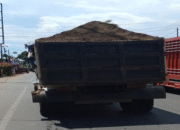 Debu, Material, dan Bahaya, Dump Truk Bebas Berkeliaran di Gowa