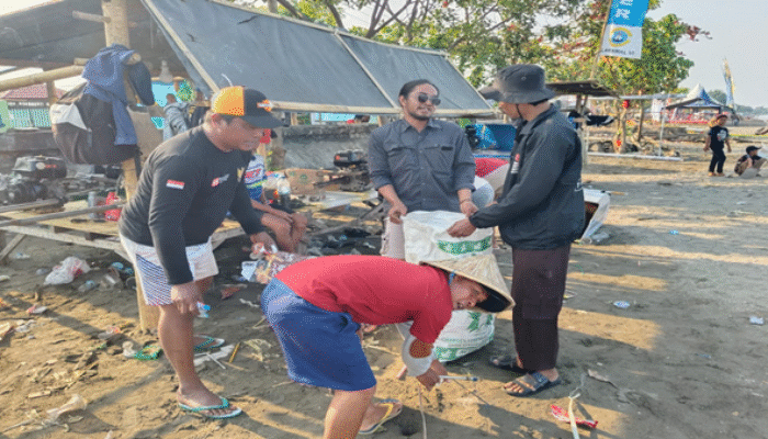 Peserta Katinting Race Tunjukkan Kepedulian, Gelar Aksi Bersih Pantai Topejawa