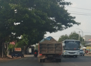 Operasi Dump Truk di Gowa Dinilai Seremonial, Jalan Rusak dan Warga Terancam