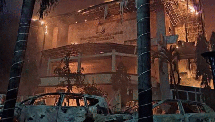 Demonstrasi Berujung Maut, Kantor DPRD Makassar Hangus, Puluhan Pegawai Jadi Korban