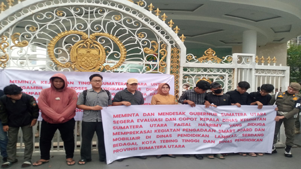 Mahasiswa Geruduk Kejati Sumut, Seret Nama Faisal Hasrimy dalam Skandal Rp100 Miliar