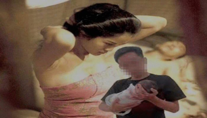 Miris! Istri Layani Pria di Kamar, Suami Tunggu Sambil Gendong Bayi dan Main Judi Online