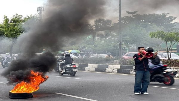 Sumpah Pemuda Dikejutkan Aksi Solo Mahasiswa Makassar Tolak Soeharto Dapat Gelar Pahlawan