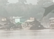 PETI di Sungai Kapuas Kian Brutal, Rakit Tambang Berjejer di Sekadau Hilir