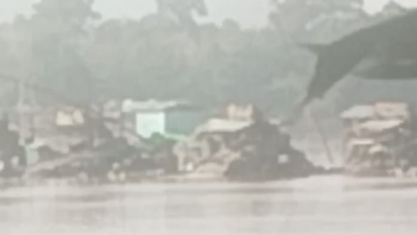 PETI di Sungai Kapuas Kian Brutal, Rakit Tambang Berjejer di Sekadau Hilir