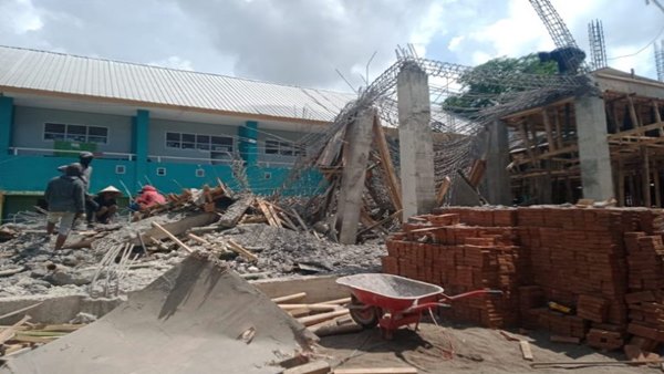 Dikawal Polisi, Tapi Tetap Runtuh, Proyek Miliaran MIN 2 Takalar Jadi Reruntuhan!