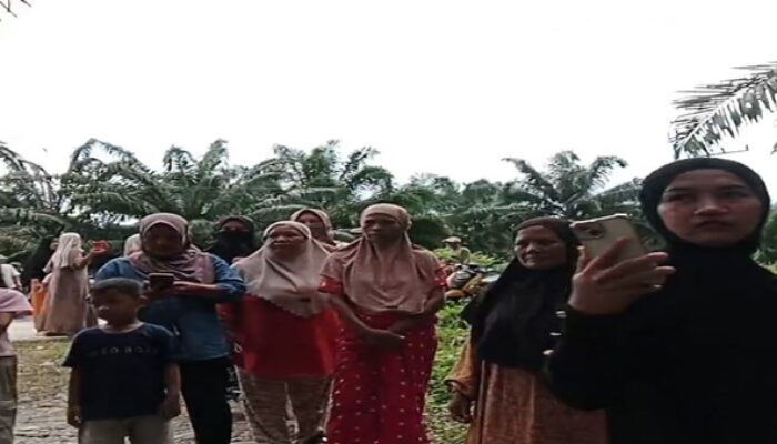 Aksi Massa Menggulung Proyek Yon TP 868, Warga Desak Penghentian Total