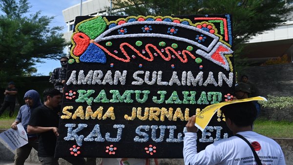 Jurnalis Diserang Saat Bela Tempo, Aksi Tolak Gugatan Mentan Amran Berakhir Ricuh