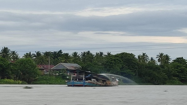 Kapolsek Tak Berkutik, Penambang 'Ilegal' Kuasai Sungai Lea