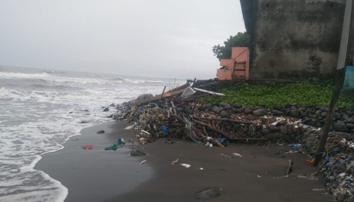 Ombak Tinggal Selangkah, Negara Tak Kunjung Hadir di Pesisir Takalar